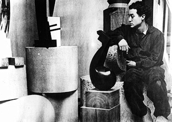 3-6 イサム・ノグチ：ブランクーシのアトリエにて　1928年頃